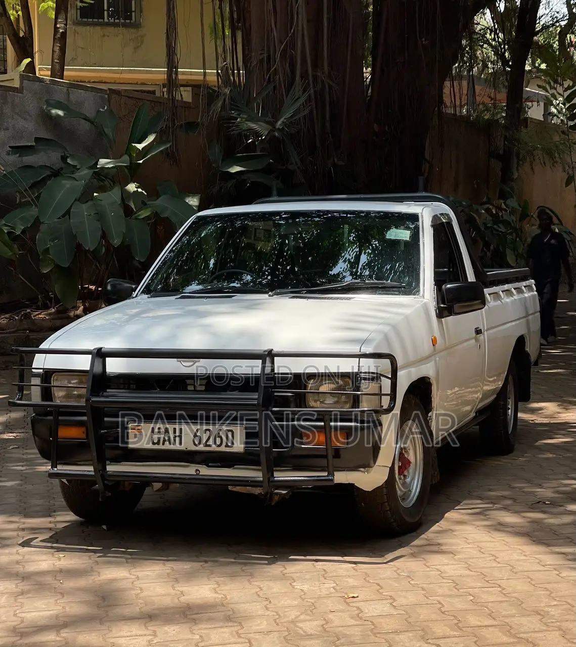 Nissan Pick-Up 1996 White