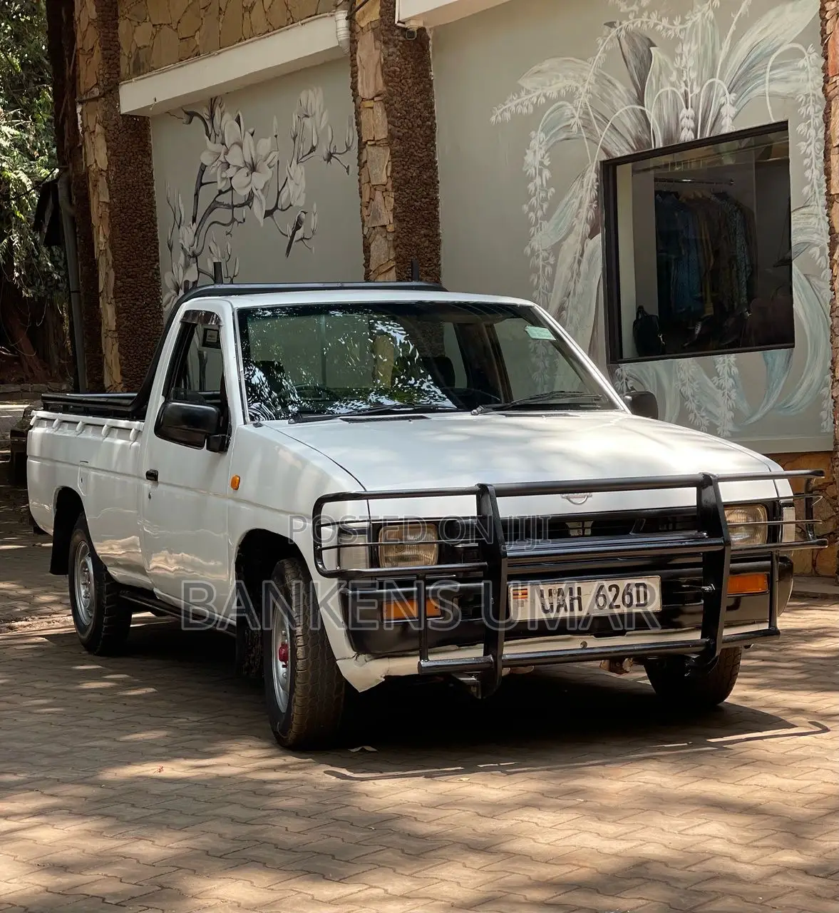 Nissan Pick-Up 1996 White