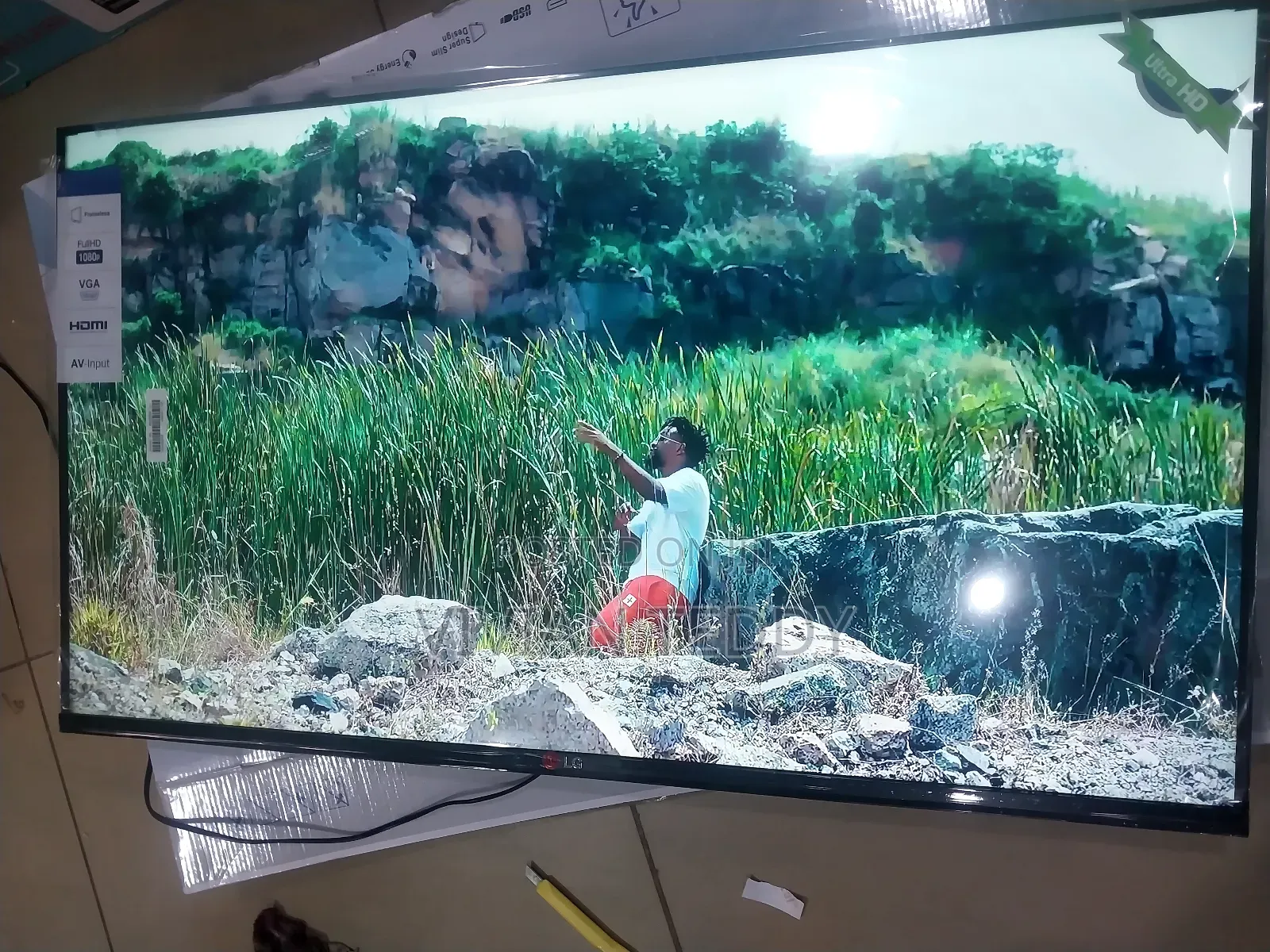Lg 32 Flat Screen With Vga and Flash Port