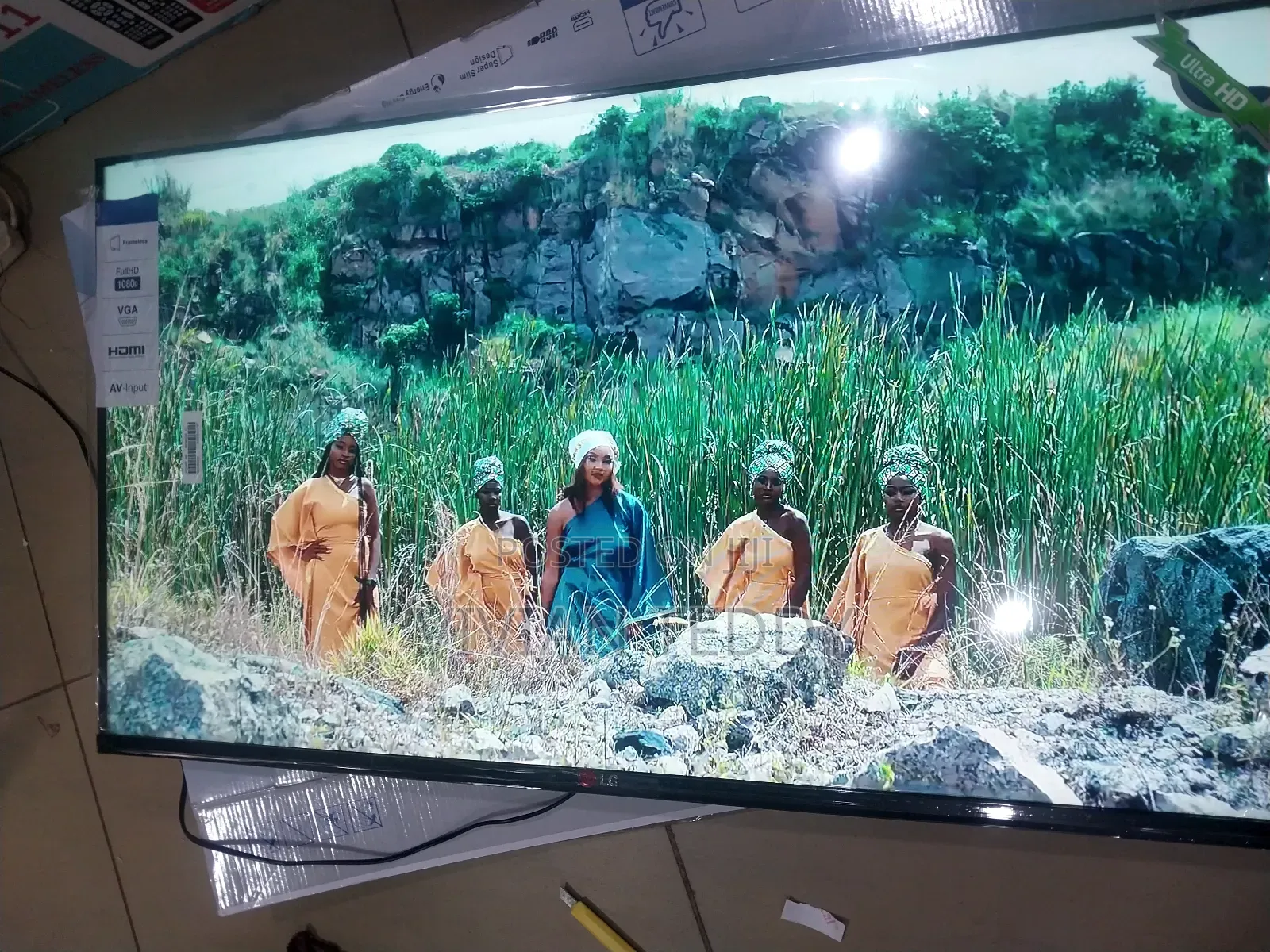 Lg 32 Flat Screen With Vga and Flash Port