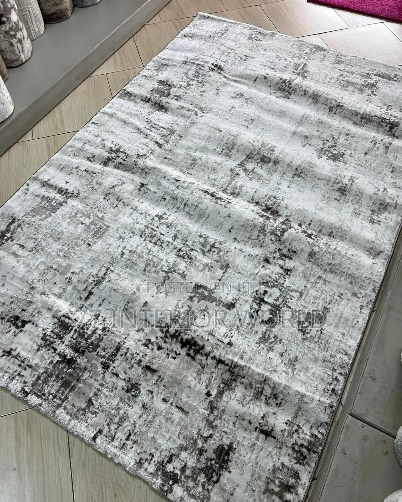 Smooth Texture Center Carpet