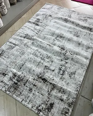 Smooth Texture Center Carpet