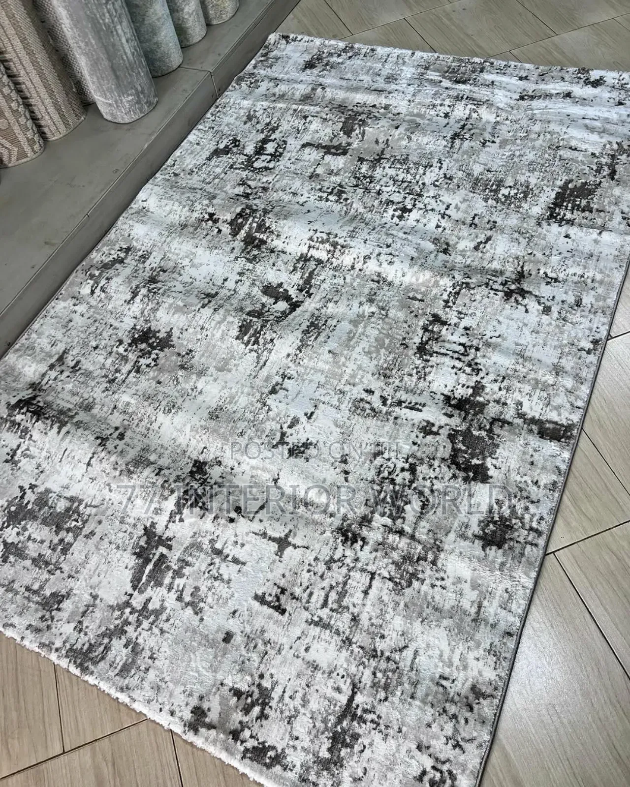 Smooth Texture Center Carpet