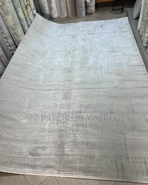 Extra Ordinary Center Carpet