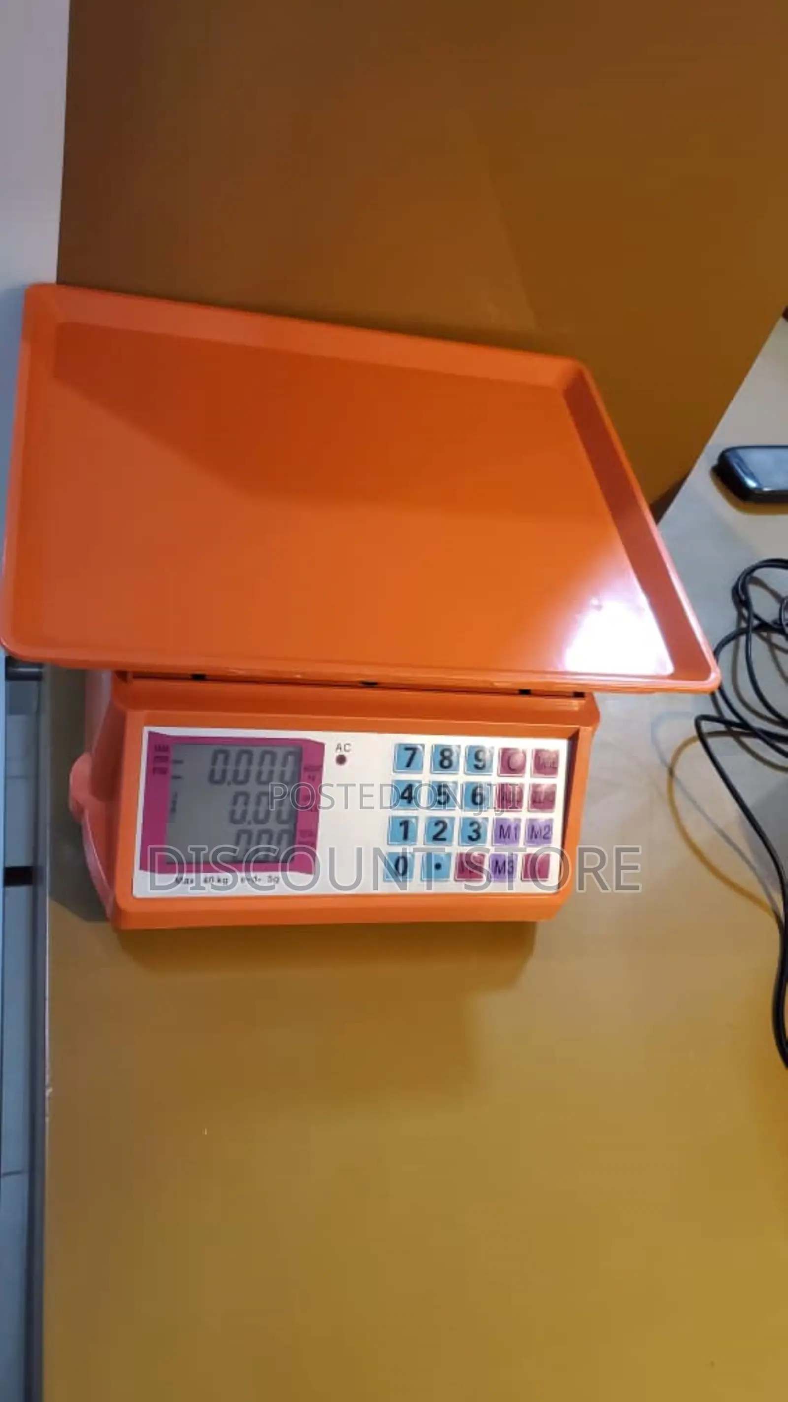 Computing Weigh Scales With a Tray