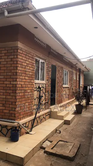 3bdrm Bungalow in Central Division for rent