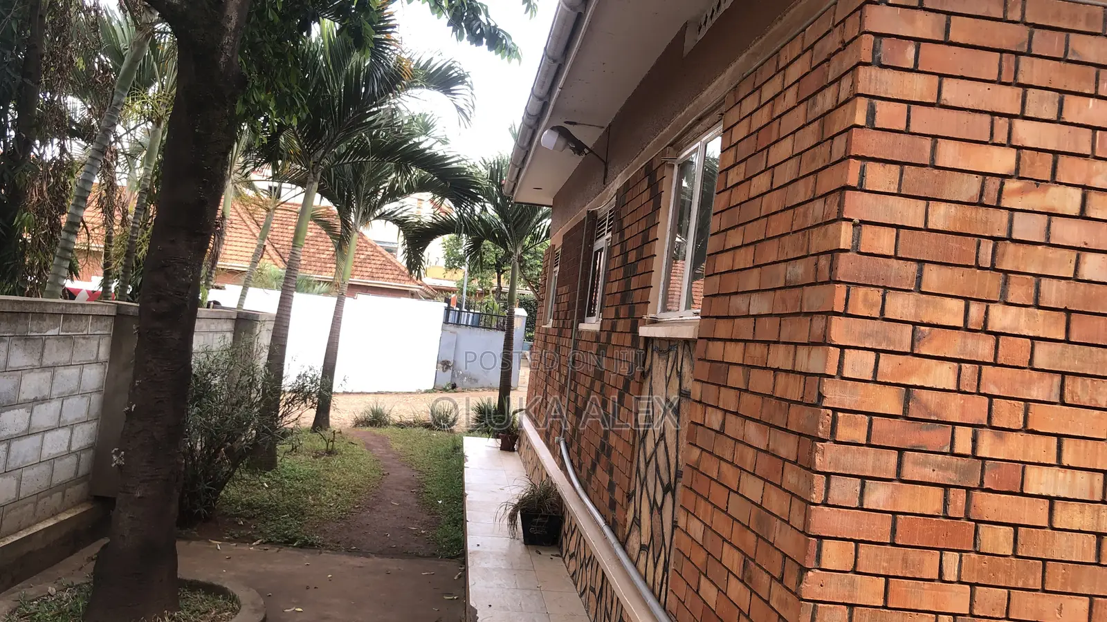 3bdrm Bungalow in Central Division for rent