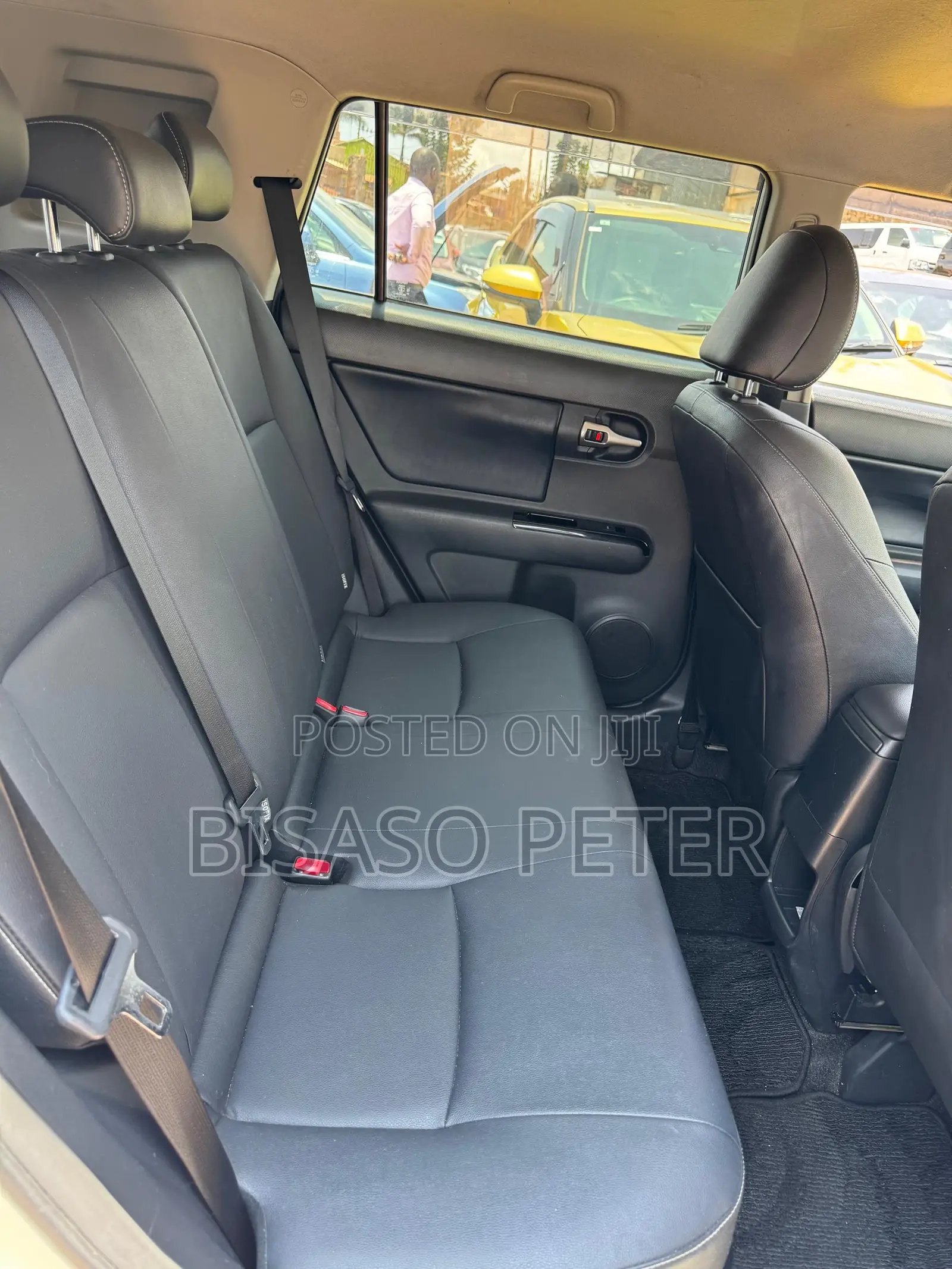 Toyota Corolla Rumion Hatchback 1.5 FWD 2012 White
