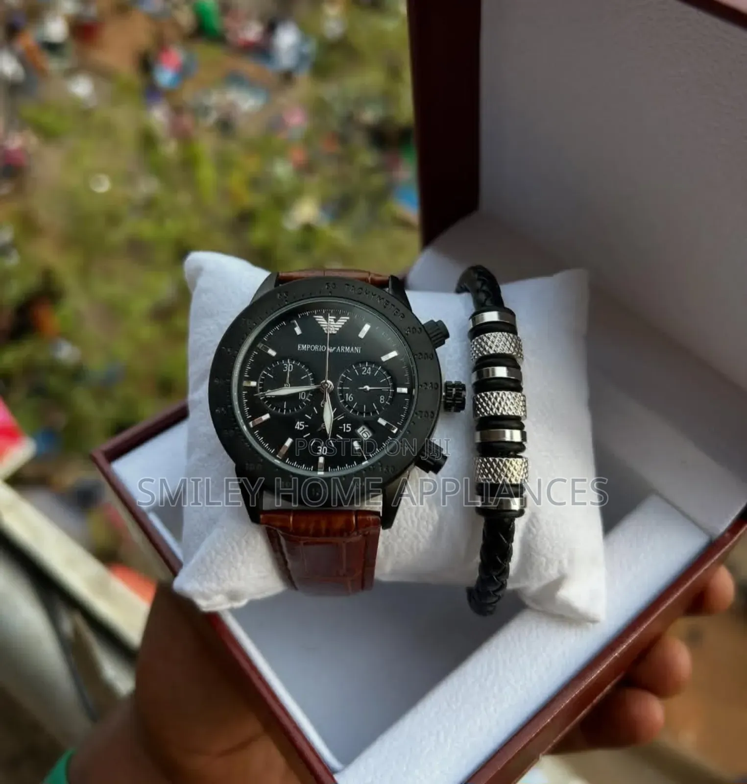 Empori Armani Men's Classic Analog Watch With a Bracelet