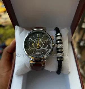Louis Vuitton Men's Classy Analog Watch With a Bracelet