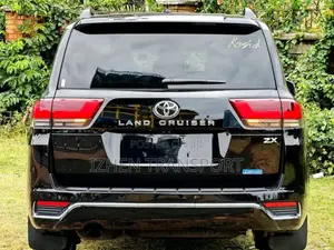 Toyota Land Cruiser 2024 Black
