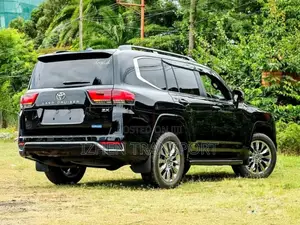 Toyota Land Cruiser 2024 Black