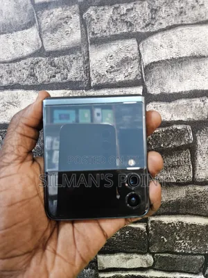 Photo - Samsung Galaxy Z Flip 3 256 GB Green