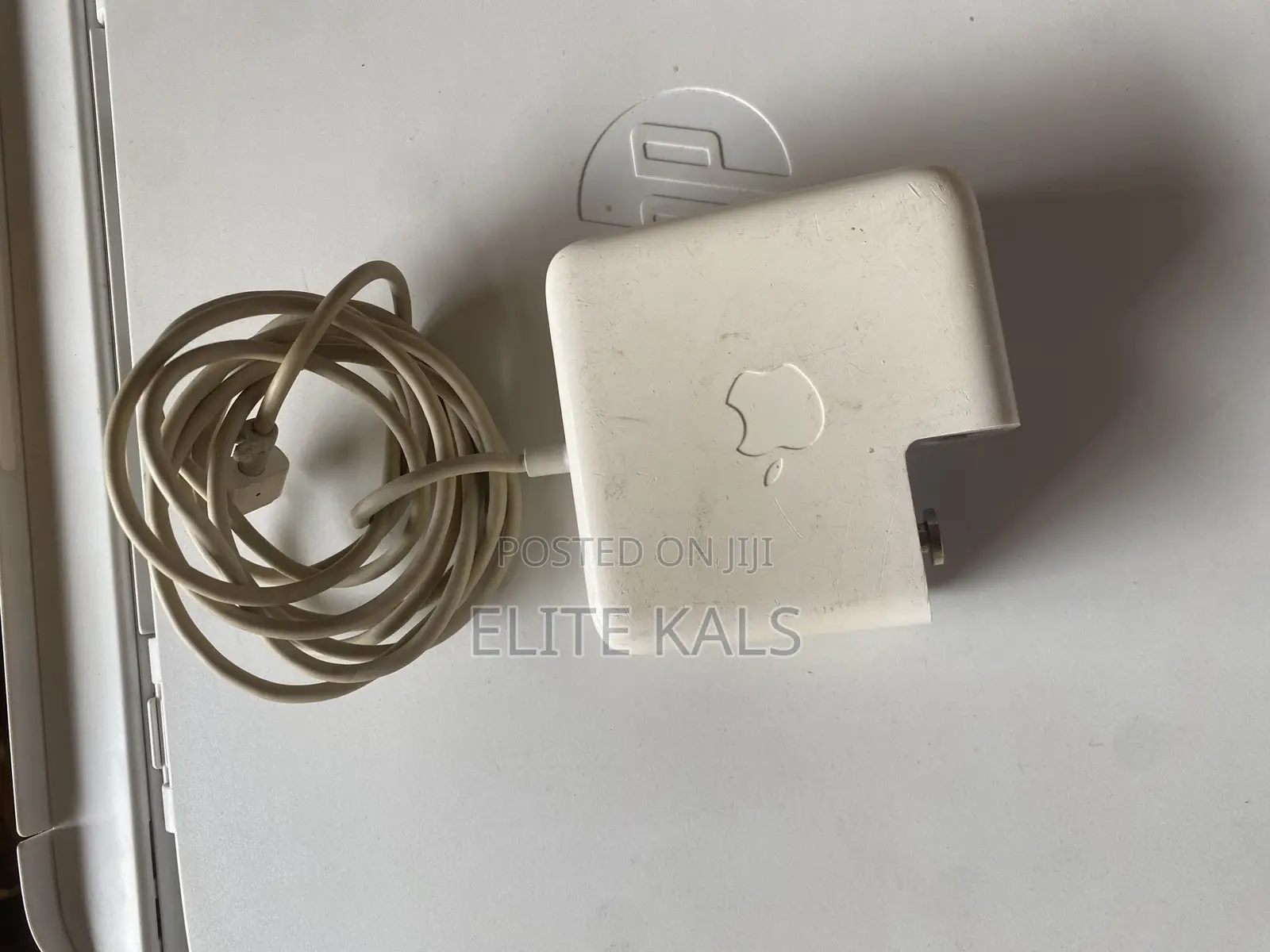 Macbook Adapters Chargers U.S.A and Uk Used