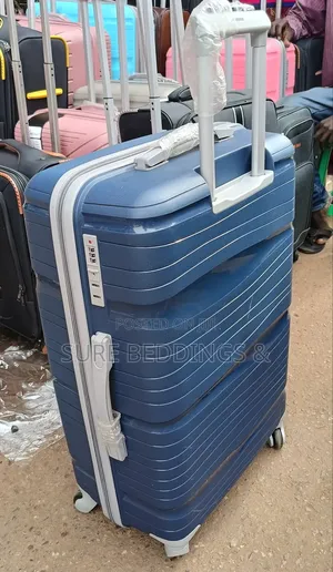 Photo - Yong Medium Plastic Suitcase 0p