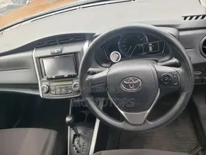 Toyota Corolla Fielder 1.5 Hybrid FWD 2016 Silver