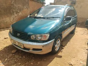 Photo - Toyota Ipsum 1998 Green