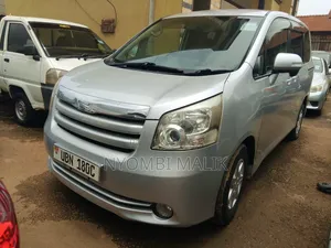 Photo - Toyota Noah 2008 Silver