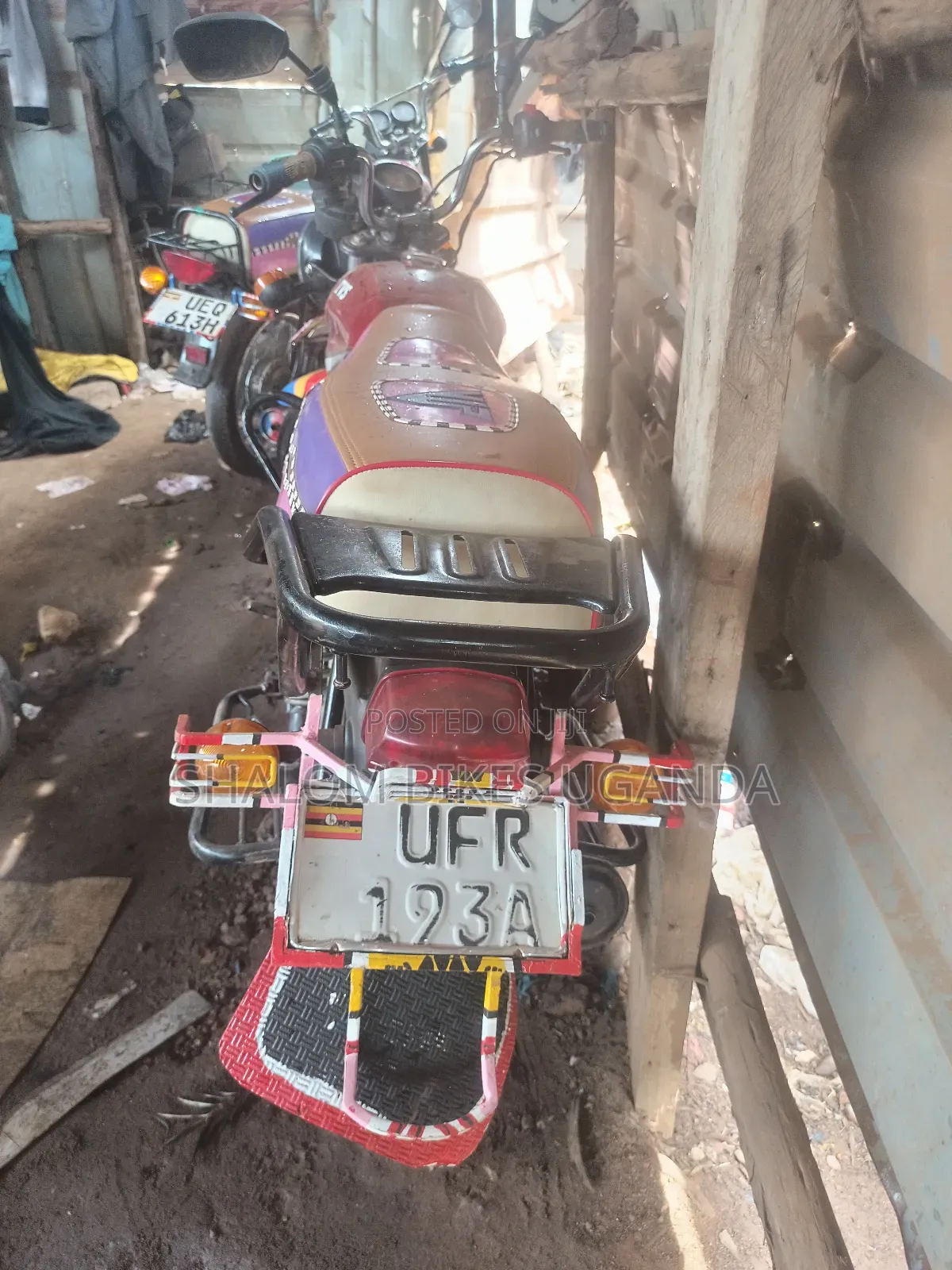 TVS HLX 125 2023 Red