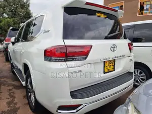 Toyota Land Cruiser 2012 White