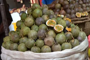 Local Passion Fruits/ Fresh Passion Fruit 40 PCS