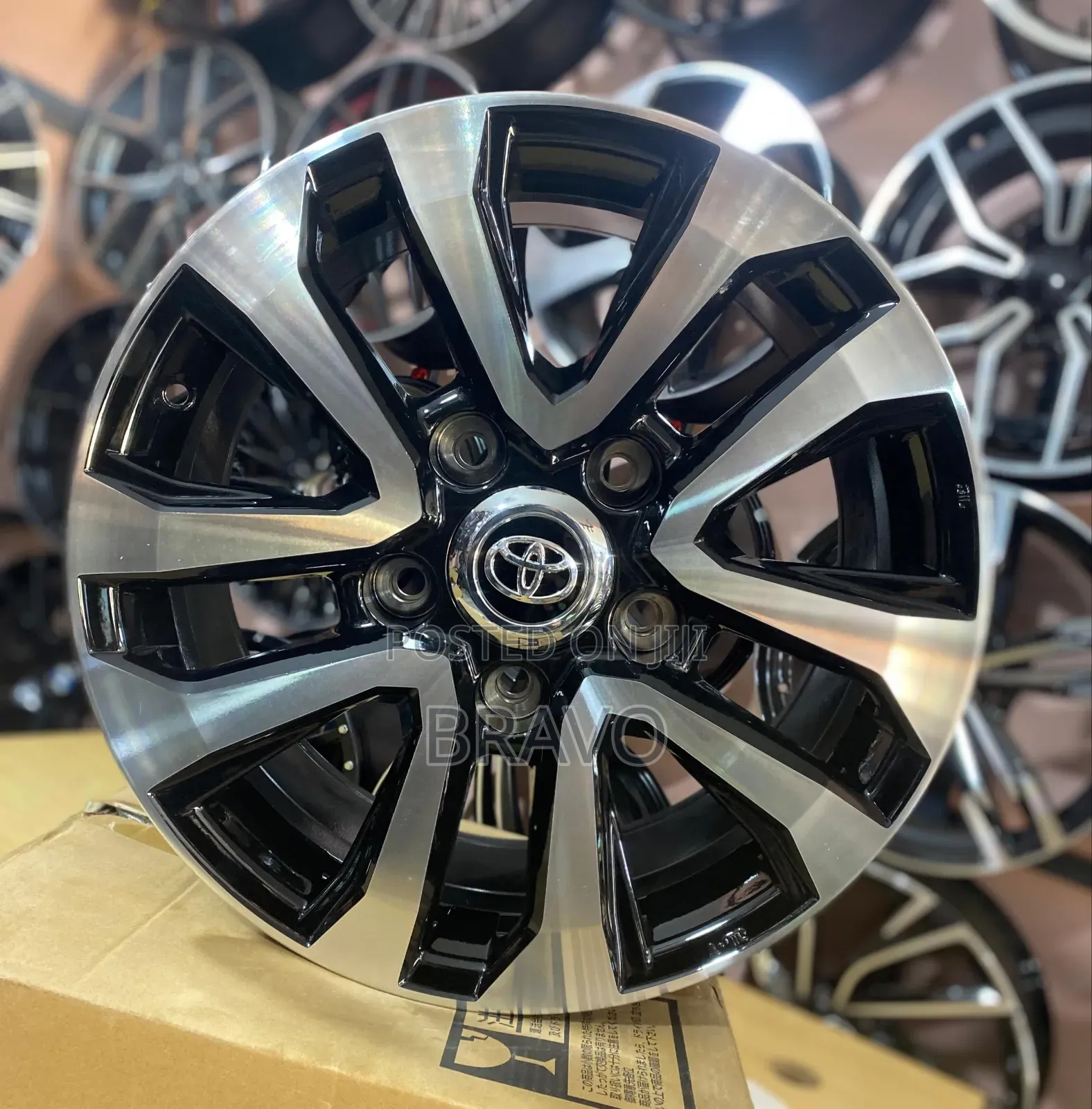 Rims Size (18 ) for Land Cruiser V8 With 5 Holes.