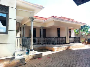 Furnished 4bdrm Mansion in Kira Nakwero for sale