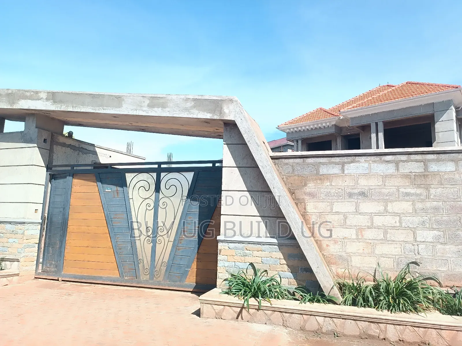 Furnished 4bdrm Mansion in Kira Nakwero for sale