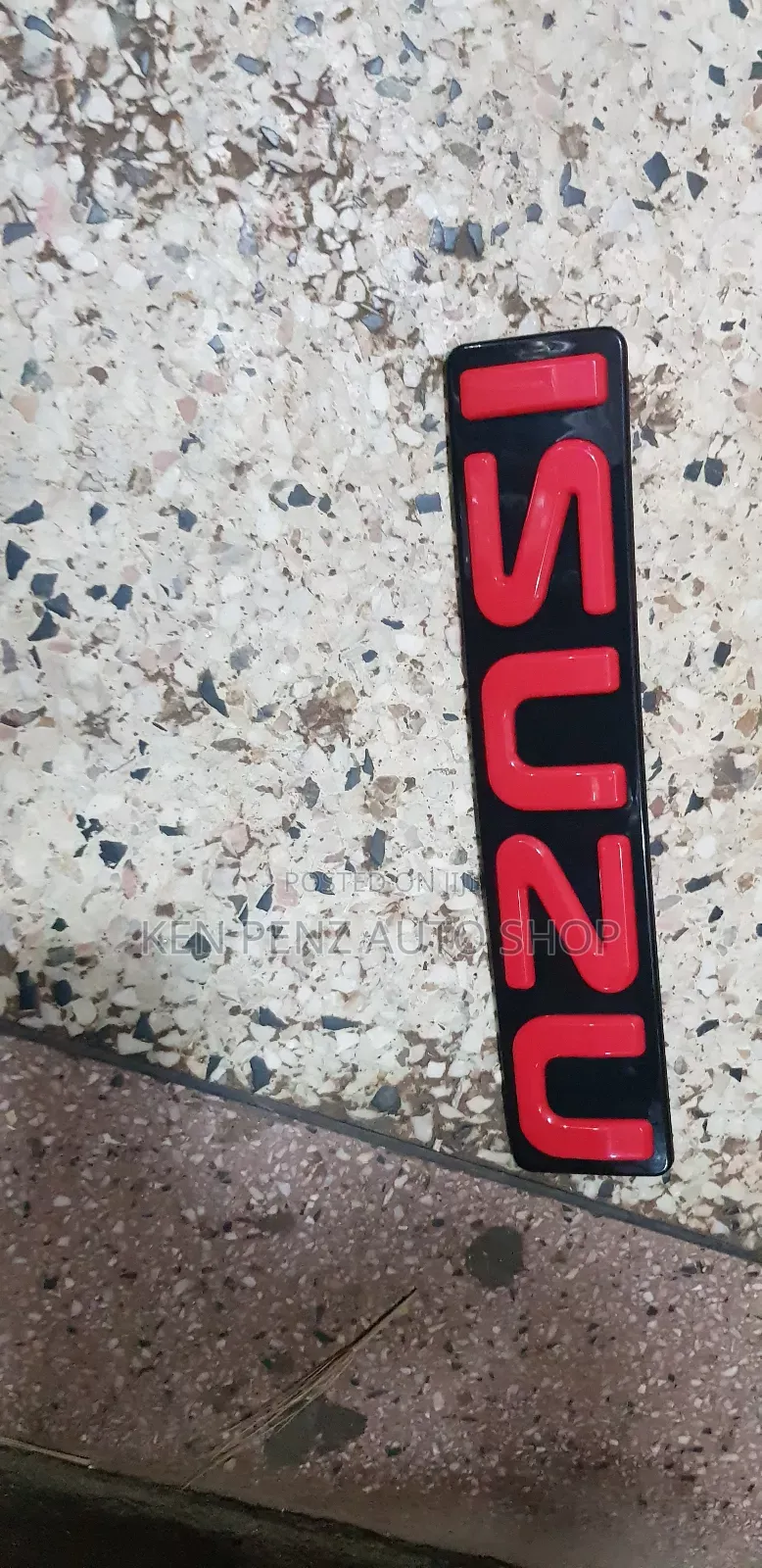Isuzu Dmax Grill Logo