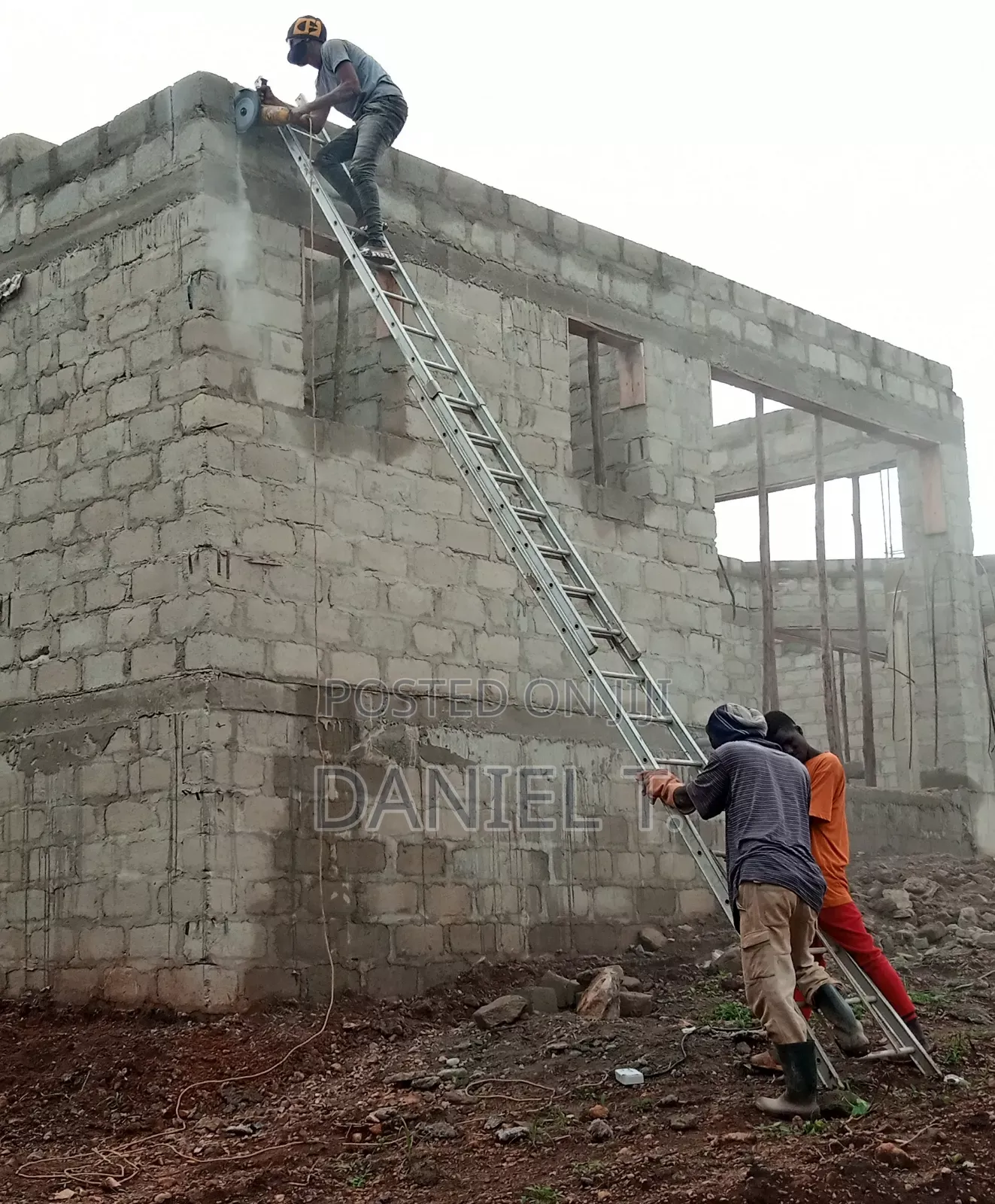 Extendable Ladders for Hire