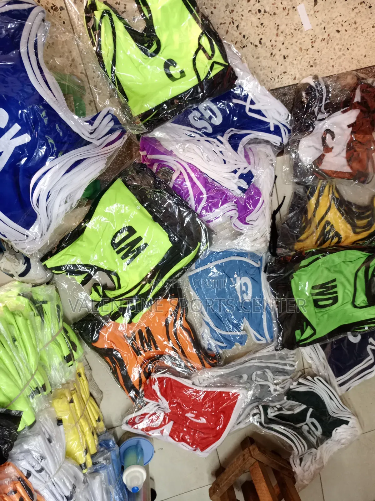 Sports Bibs for Girls 7 Pics in Full Set Selling at 65,000