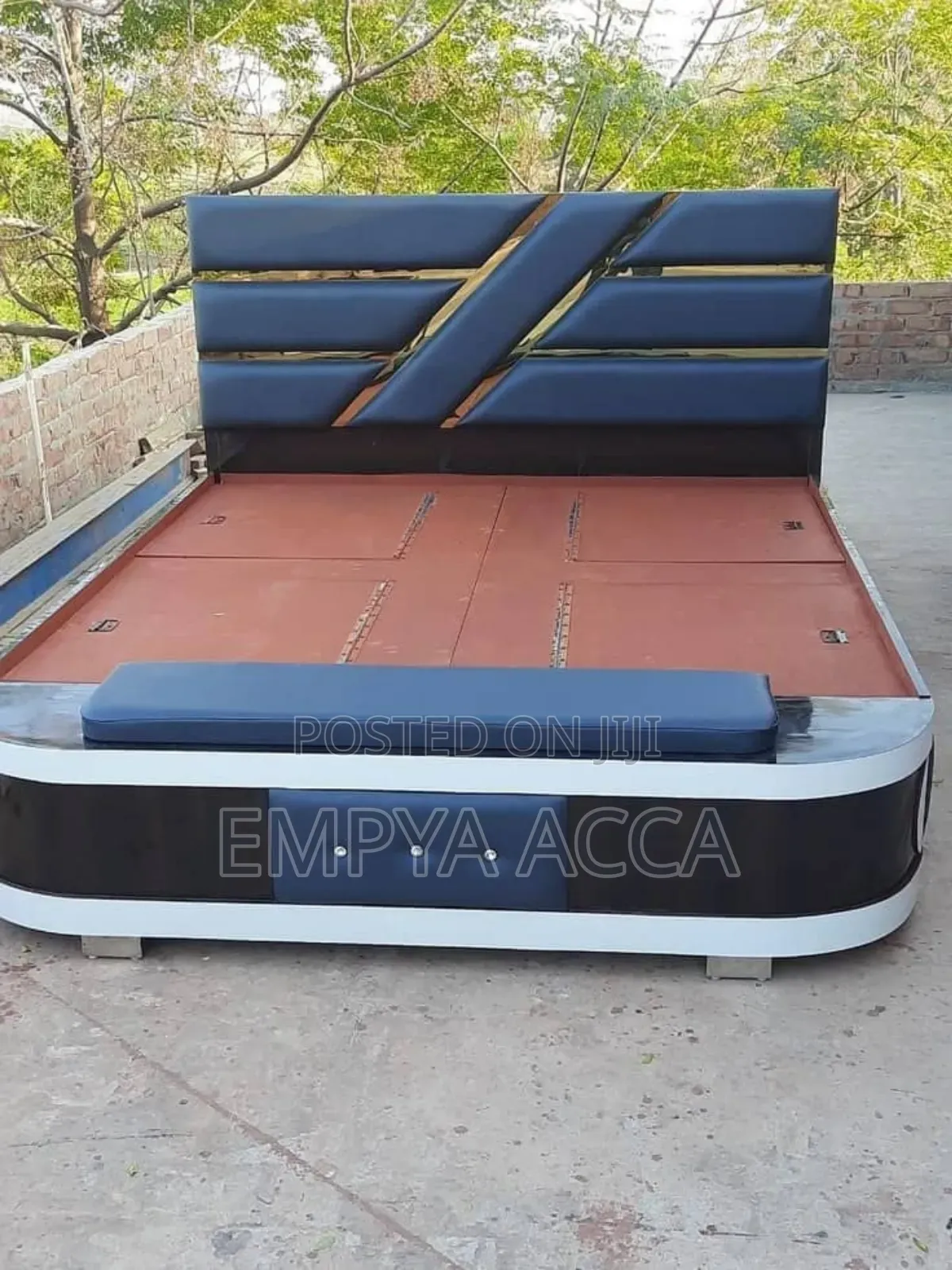 Classic Manster Bed