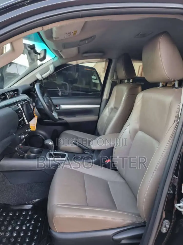 Toyota Hilux 2016 Black