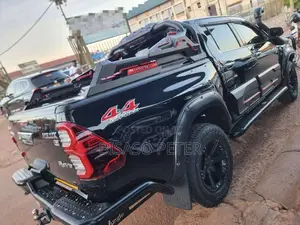 Toyota Hilux 2016 Black