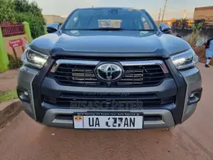 Toyota Hilux 2023 Gray