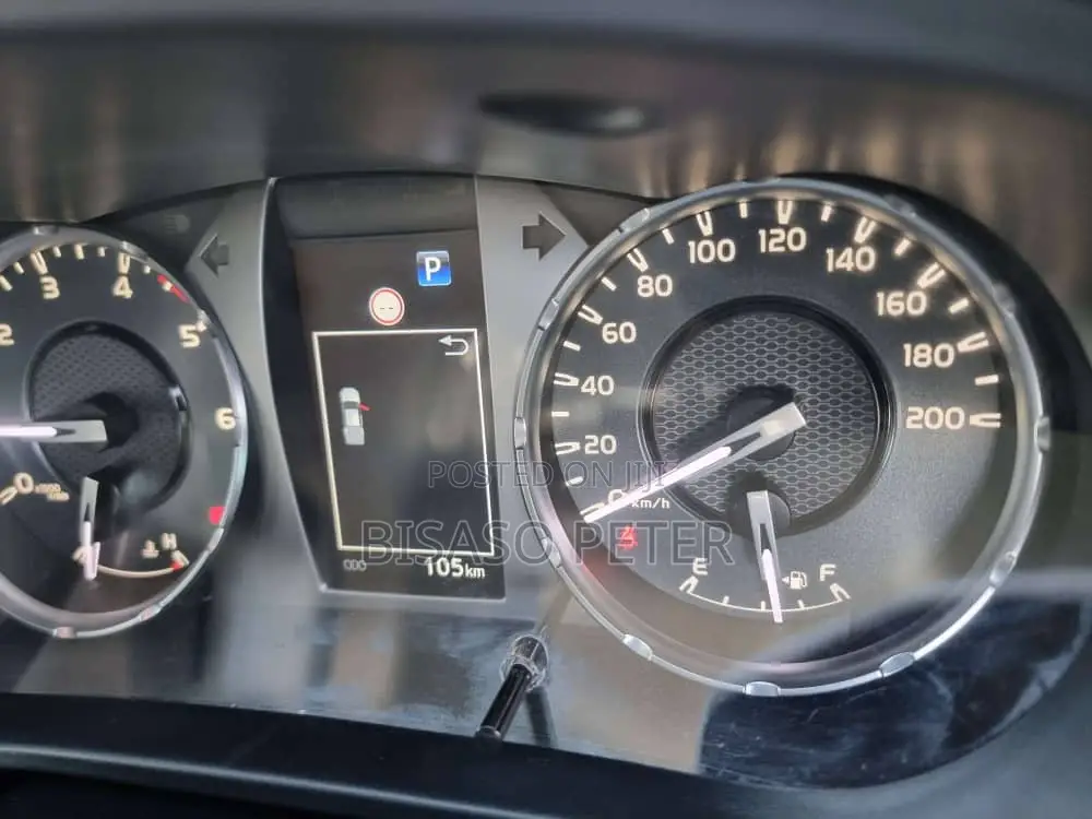 Toyota Hilux 2023 Gray
