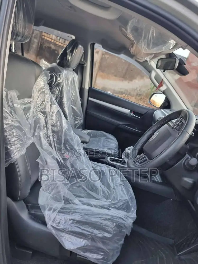 Toyota Hilux 2023 Gray