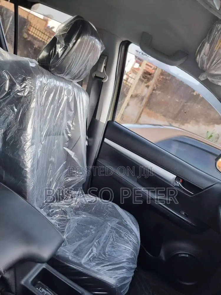 Toyota Hilux 2023 Gray