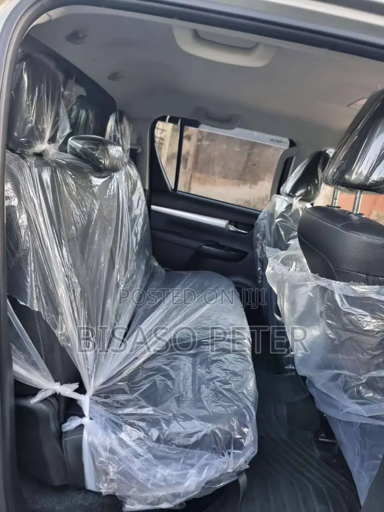 Toyota Hilux 2023 Gray