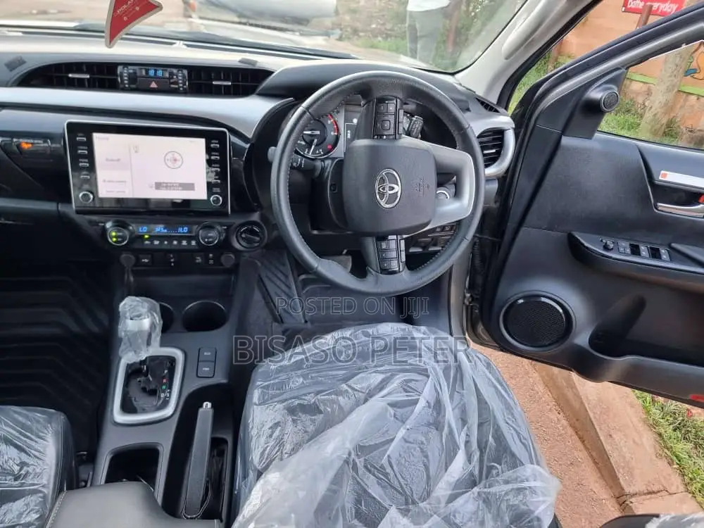 Toyota Hilux 2023 Gray