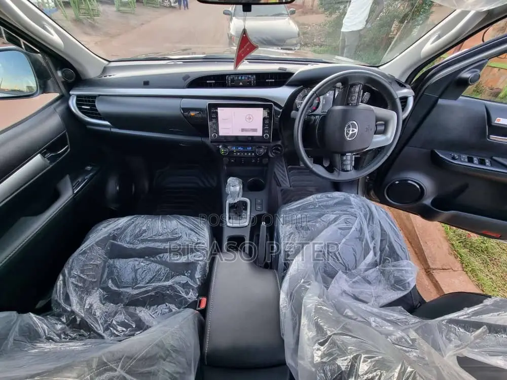 Toyota Hilux 2023 Gray