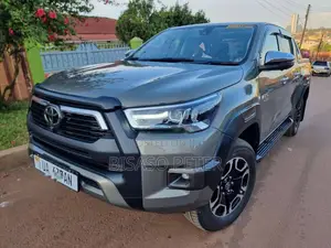 Toyota Hilux 2023 Gray
