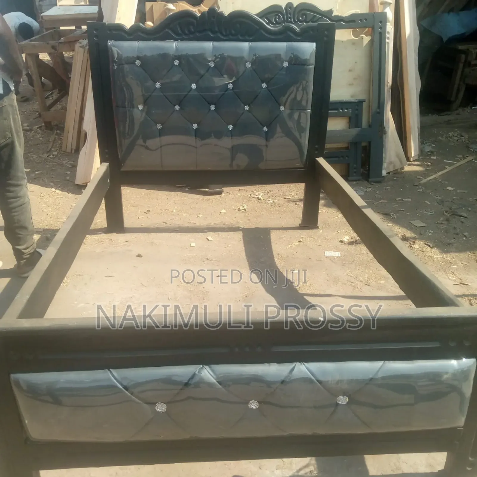 4x6 Gray Leather Bed With 3 Buttons at the Back