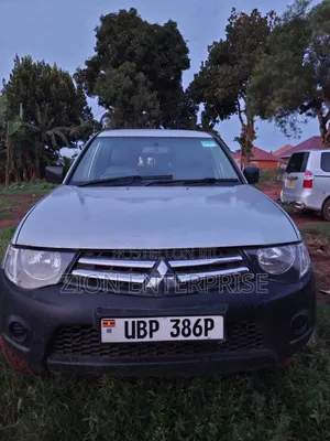Photo - Mitsubishi L200 2013 Silver