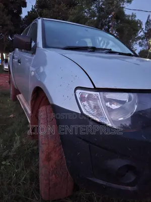 Mitsubishi L200 2013 Silver