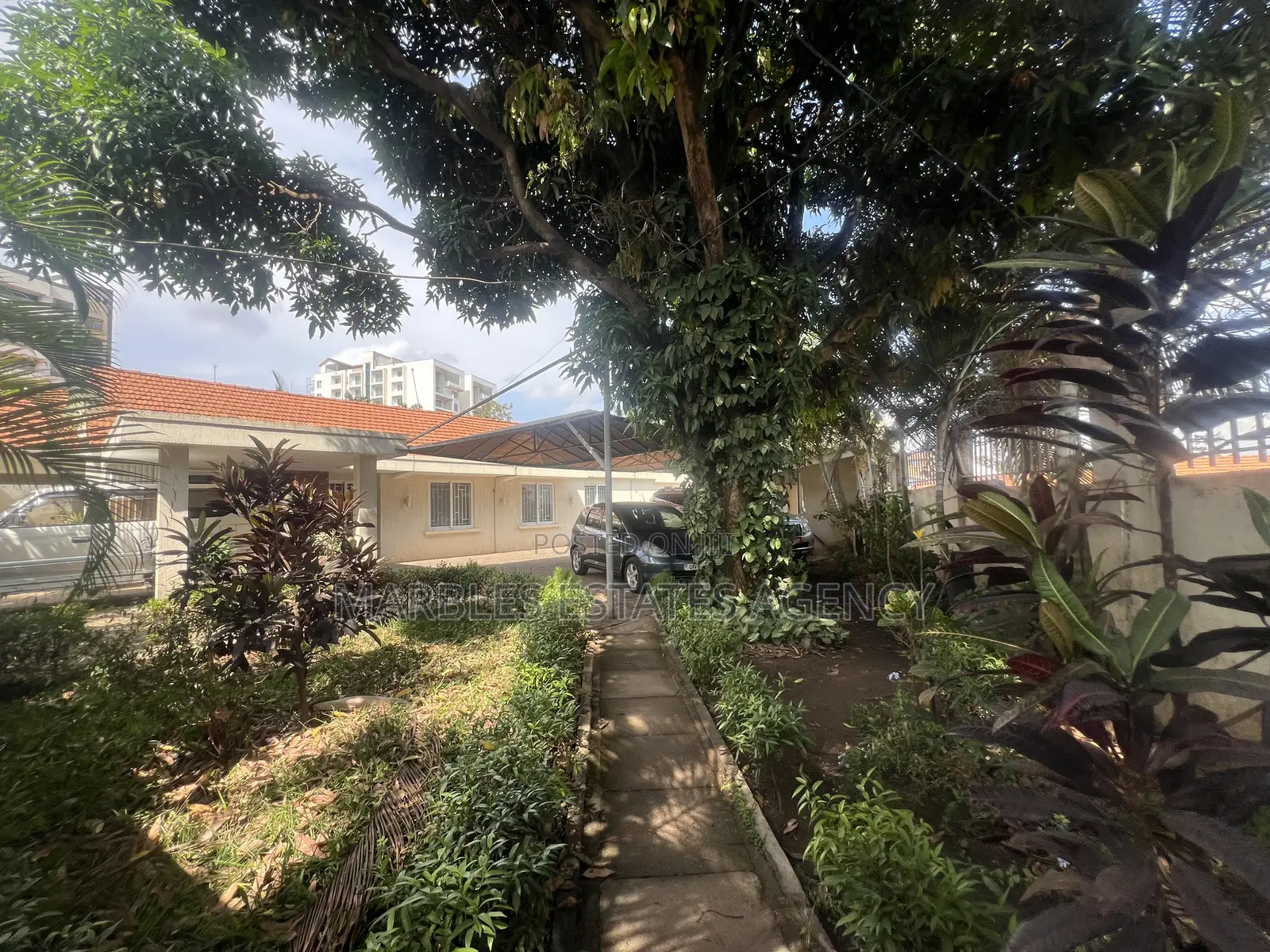 Office Space for Sale Located on Kanjokya Street, at $1.4m
