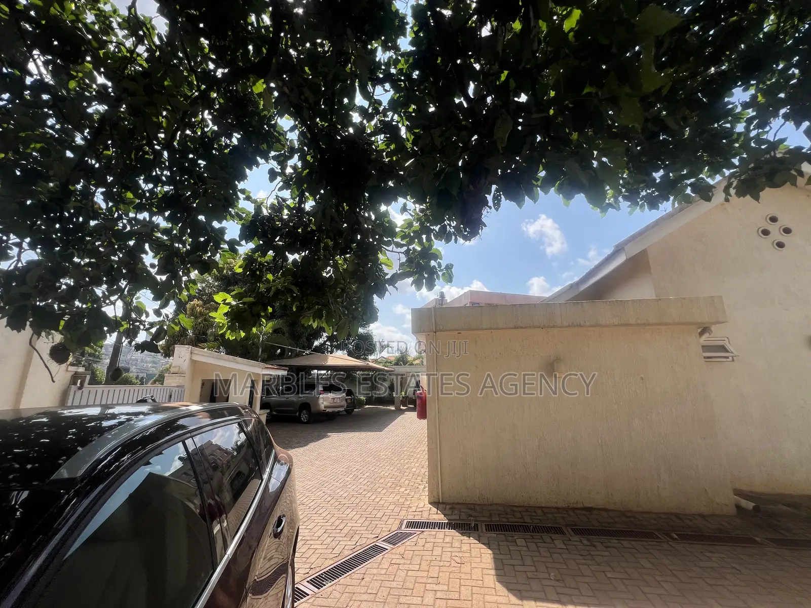 Office Space for Sale Located on Kanjokya Street, at $1.4m