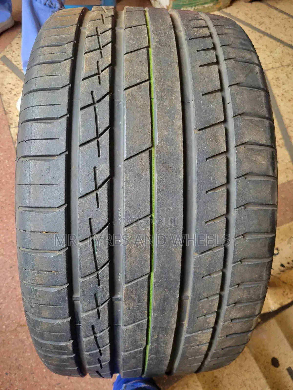 325/30r21 Used but Still Gd Tire.It Is Only One Piece