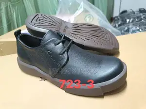 Black Clarks 723 Shoes