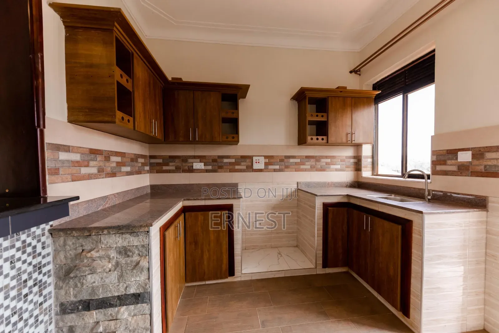 3bdrm Condo in Kira for sale